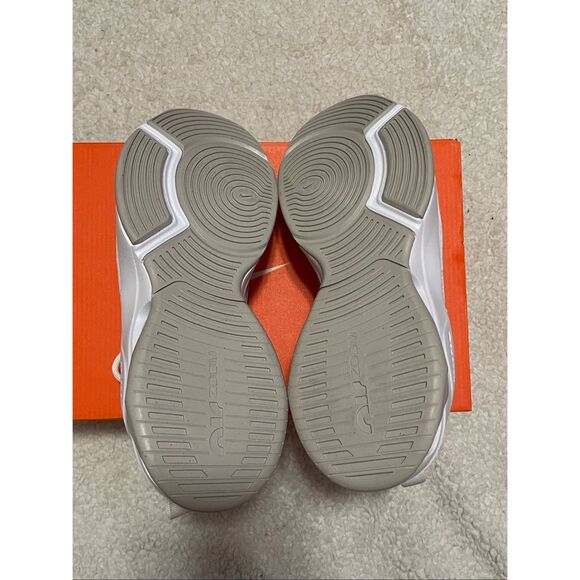 Nike Women's Zoom Bella 6 trainer in white and light armoury blue NIB 8 - Picture 13 of 14